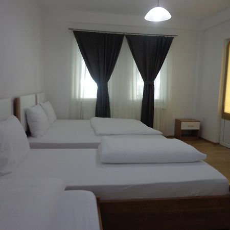 Hotel Rio Pristina Esterno foto