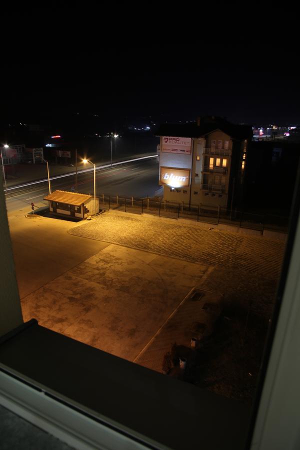 Hotel Rio Pristina Esterno foto