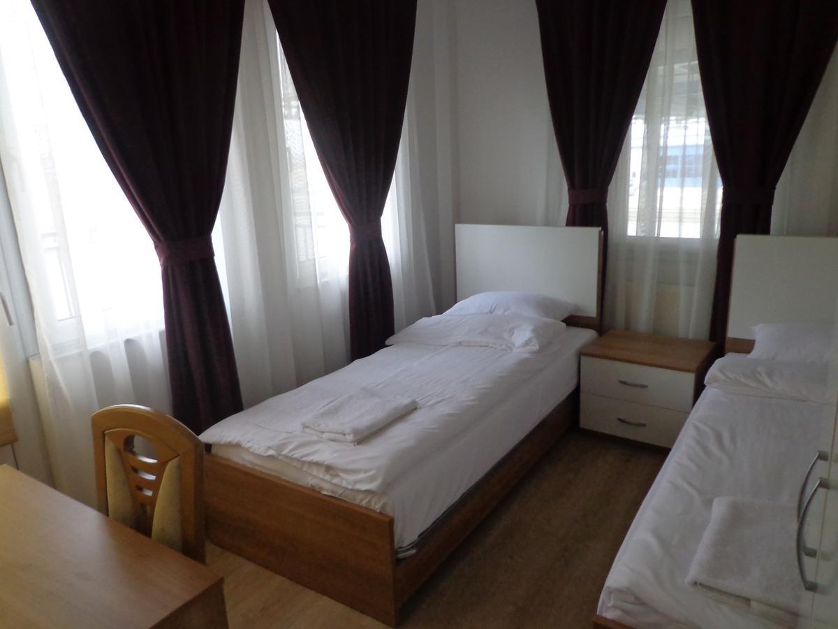 Hotel Rio Pristina Esterno foto