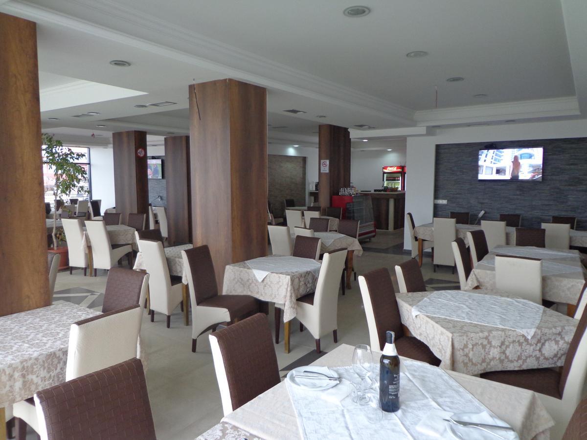 Hotel Rio Pristina Esterno foto