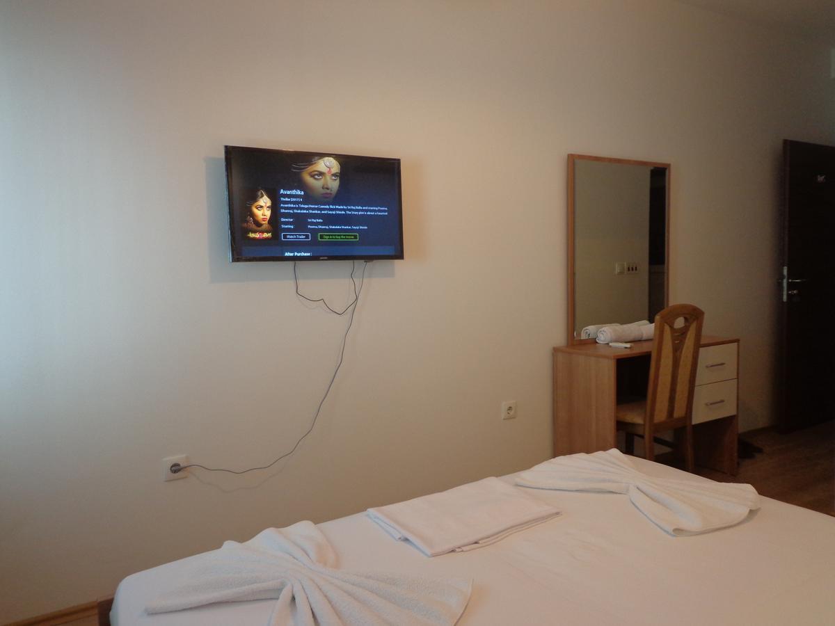 Hotel Rio Pristina Esterno foto