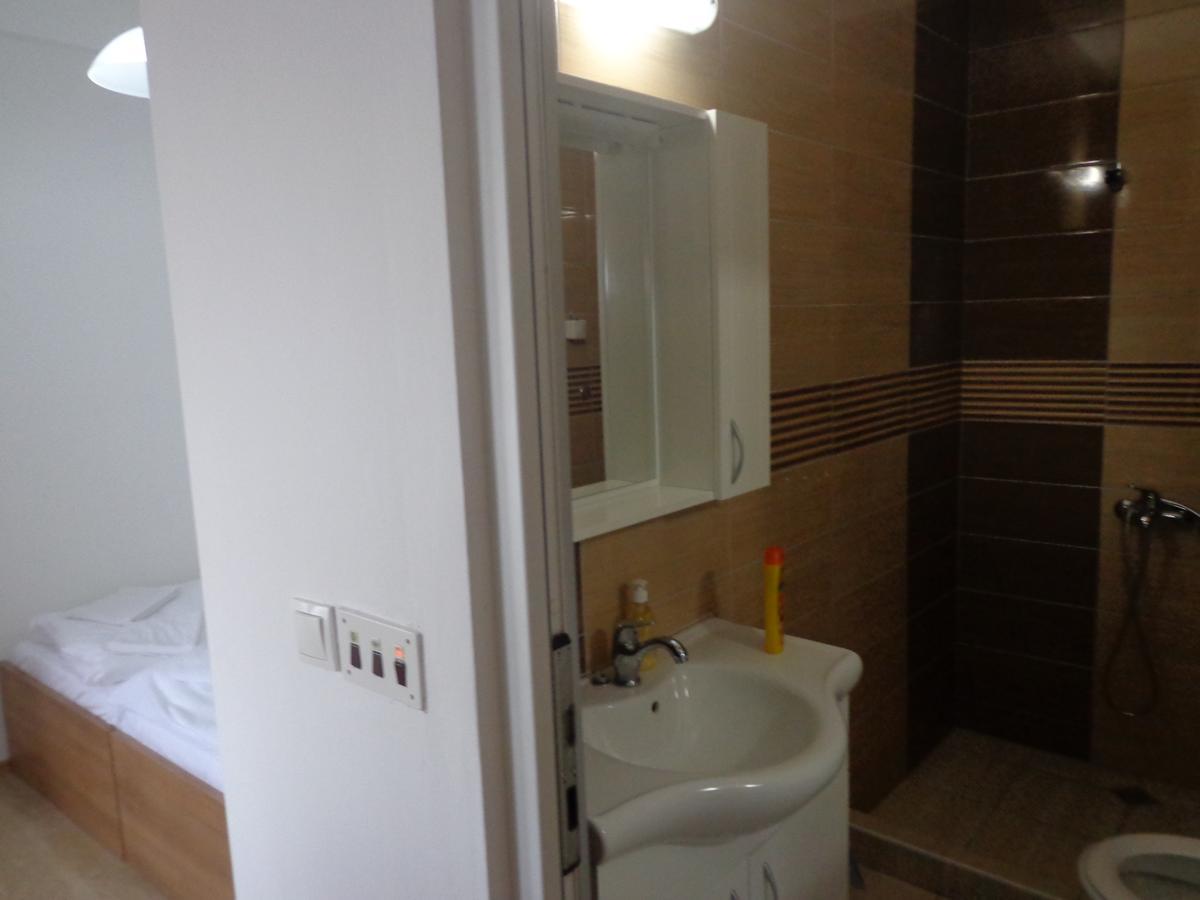 Hotel Rio Pristina Esterno foto