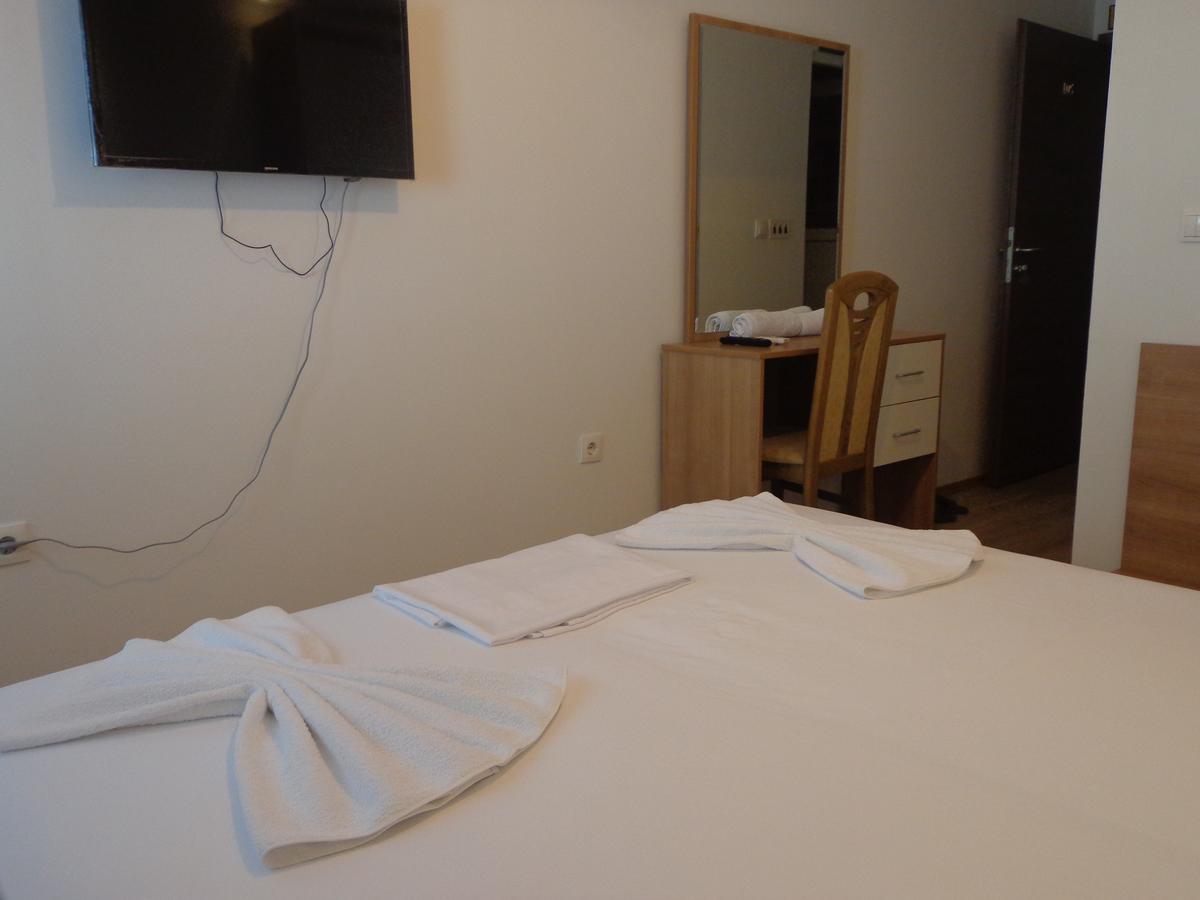 Hotel Rio Pristina Esterno foto