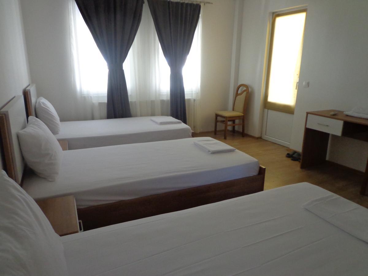 Hotel Rio Pristina Esterno foto