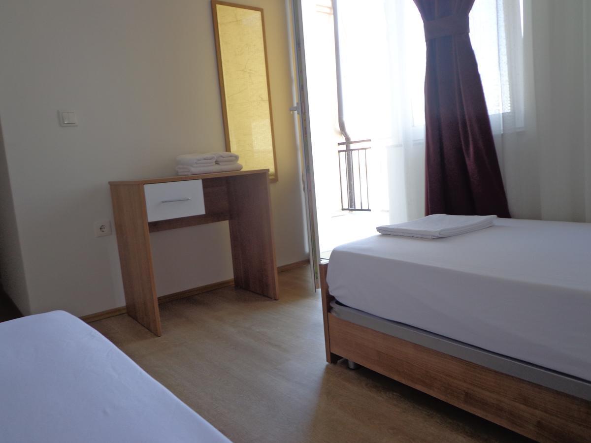 Hotel Rio Pristina Esterno foto