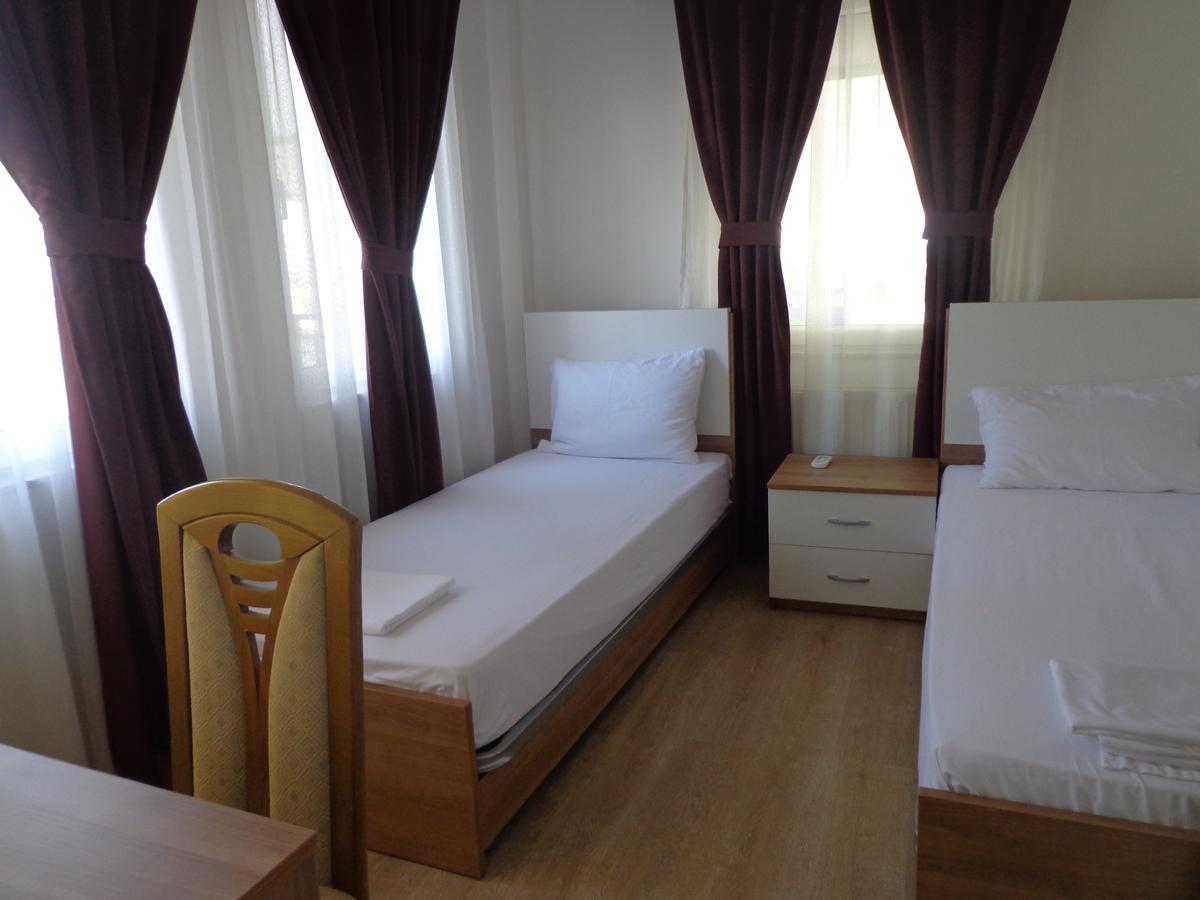 Hotel Rio Pristina Esterno foto