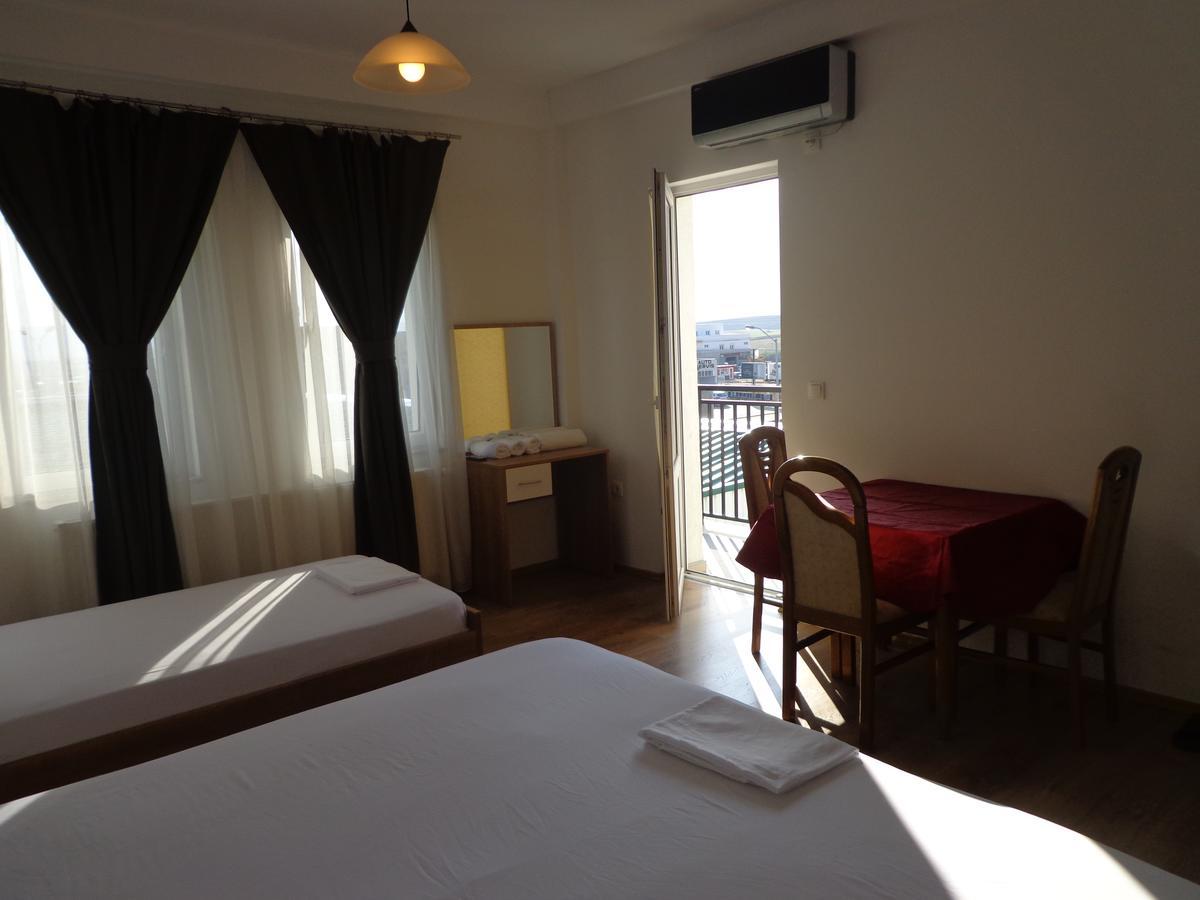 Hotel Rio Pristina Esterno foto