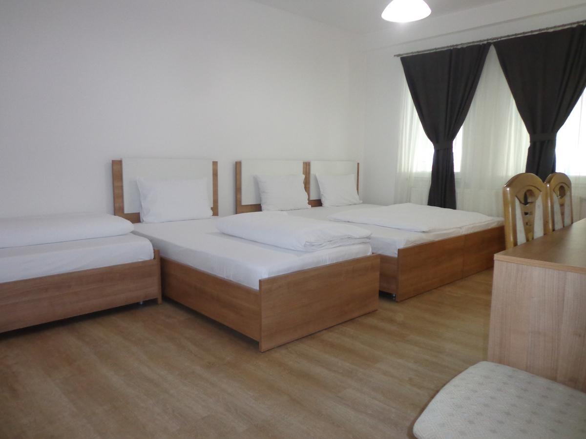 Hotel Rio Pristina Esterno foto