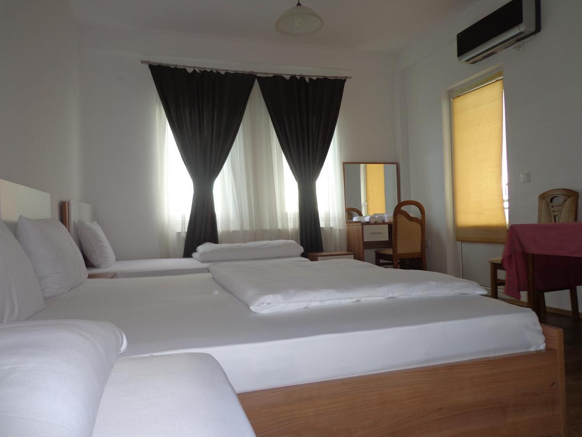 Hotel Rio Pristina Esterno foto