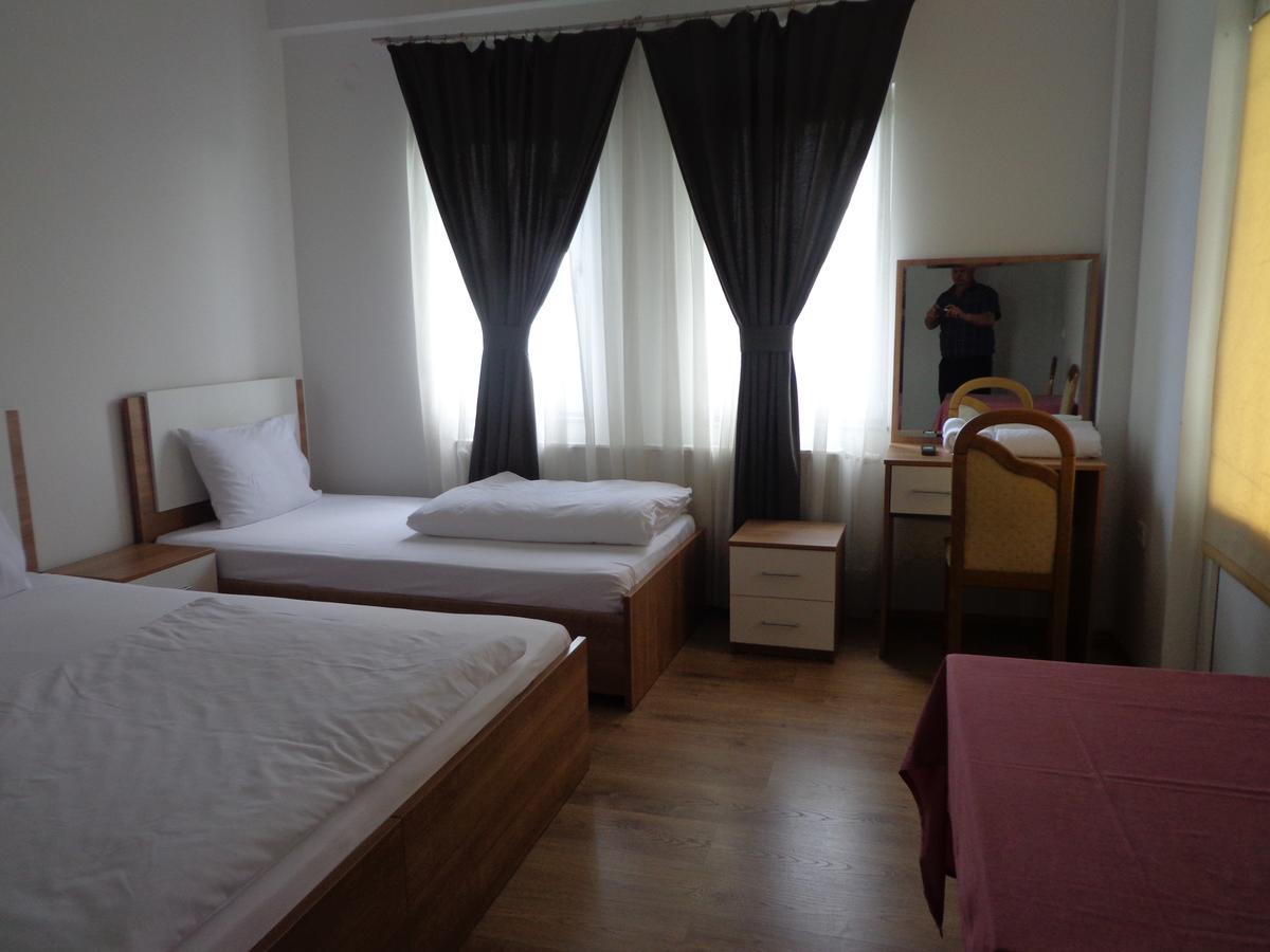 Hotel Rio Pristina Esterno foto