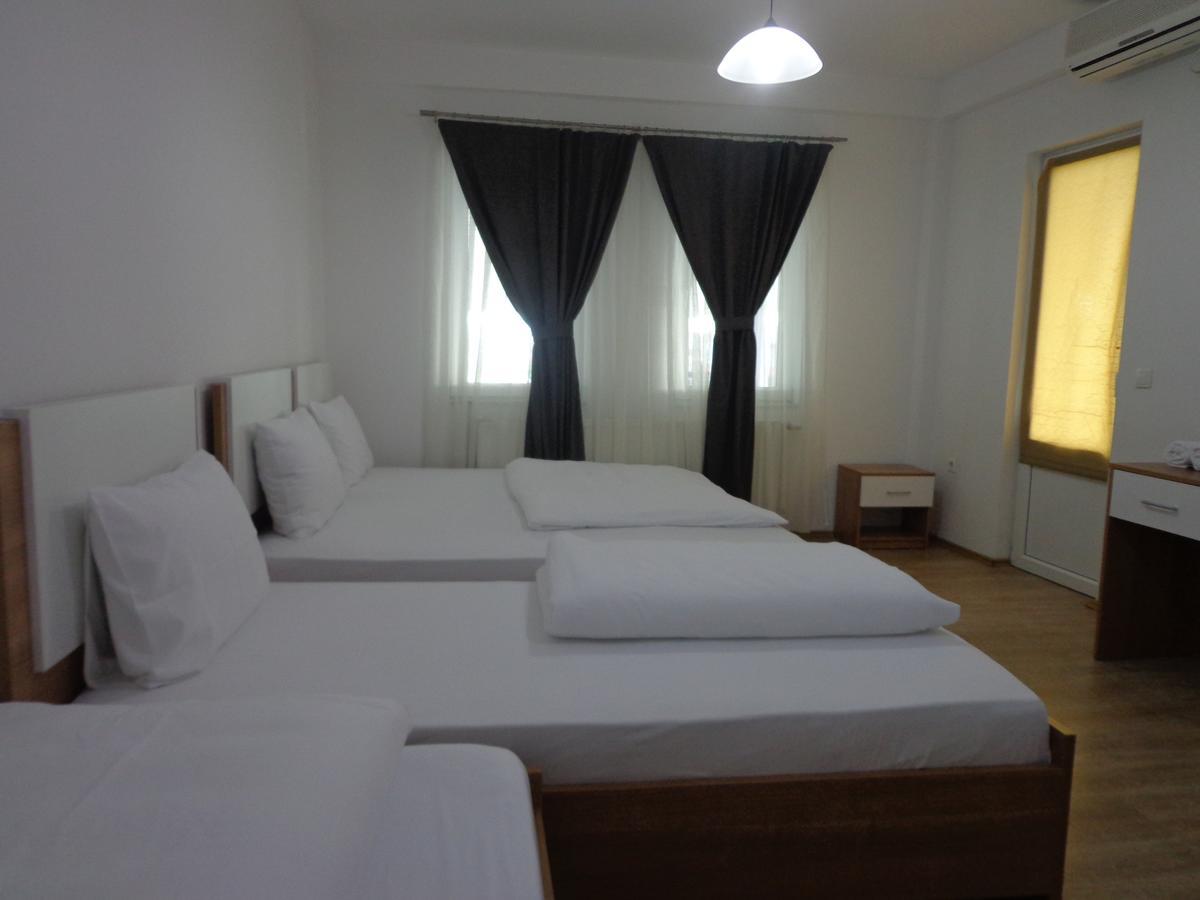 Hotel Rio Pristina Esterno foto