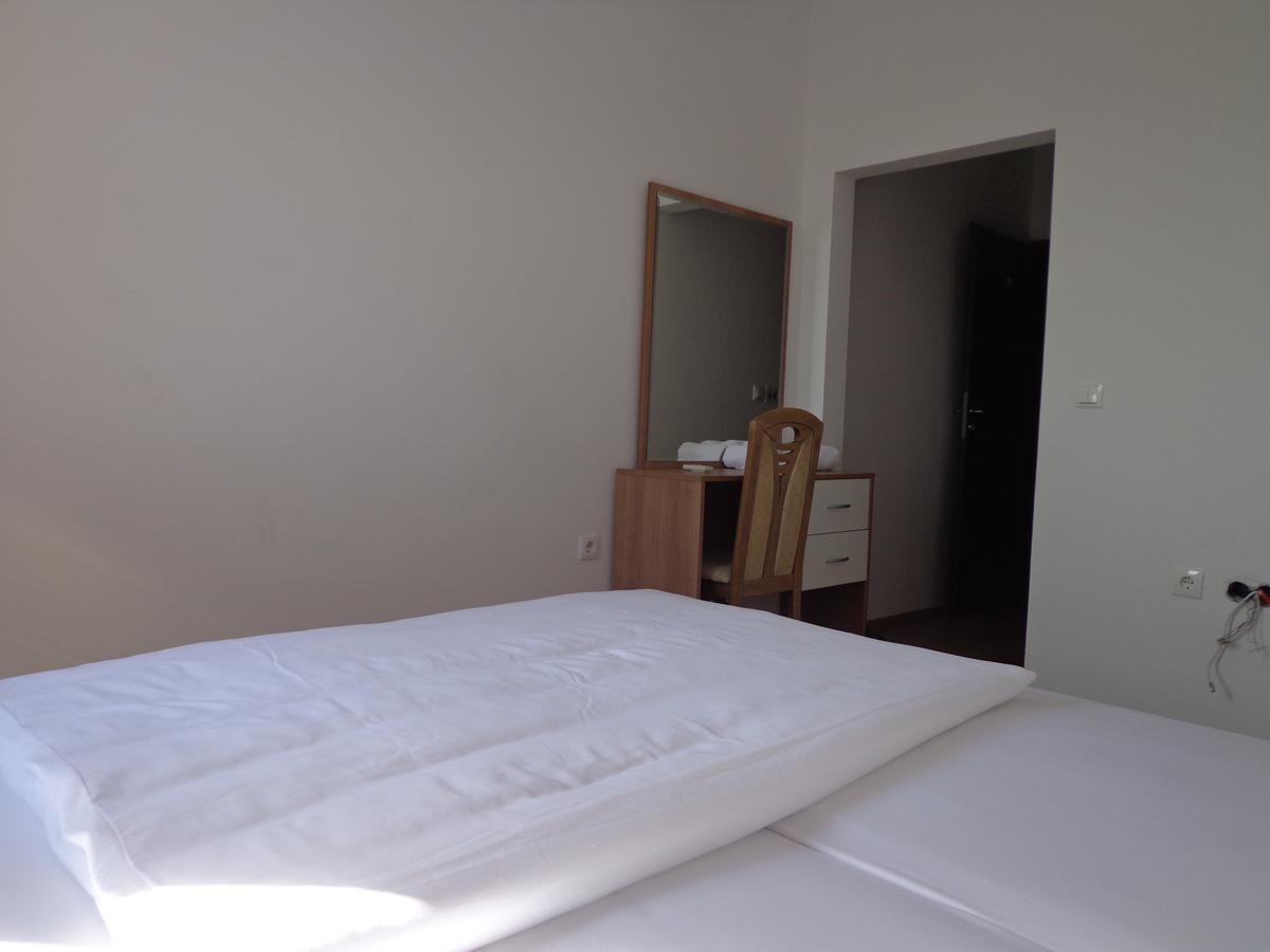 Hotel Rio Pristina Esterno foto