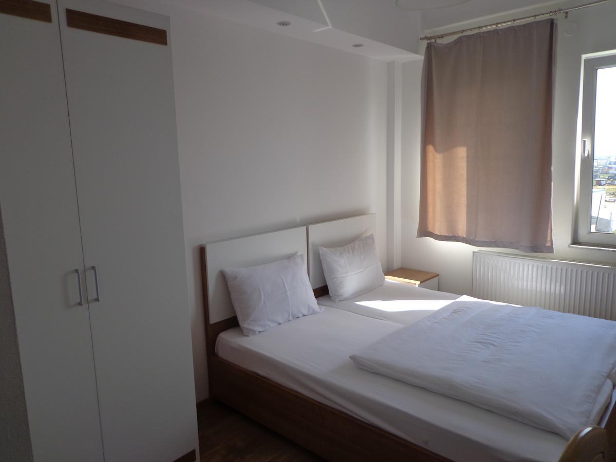Hotel Rio Pristina Esterno foto