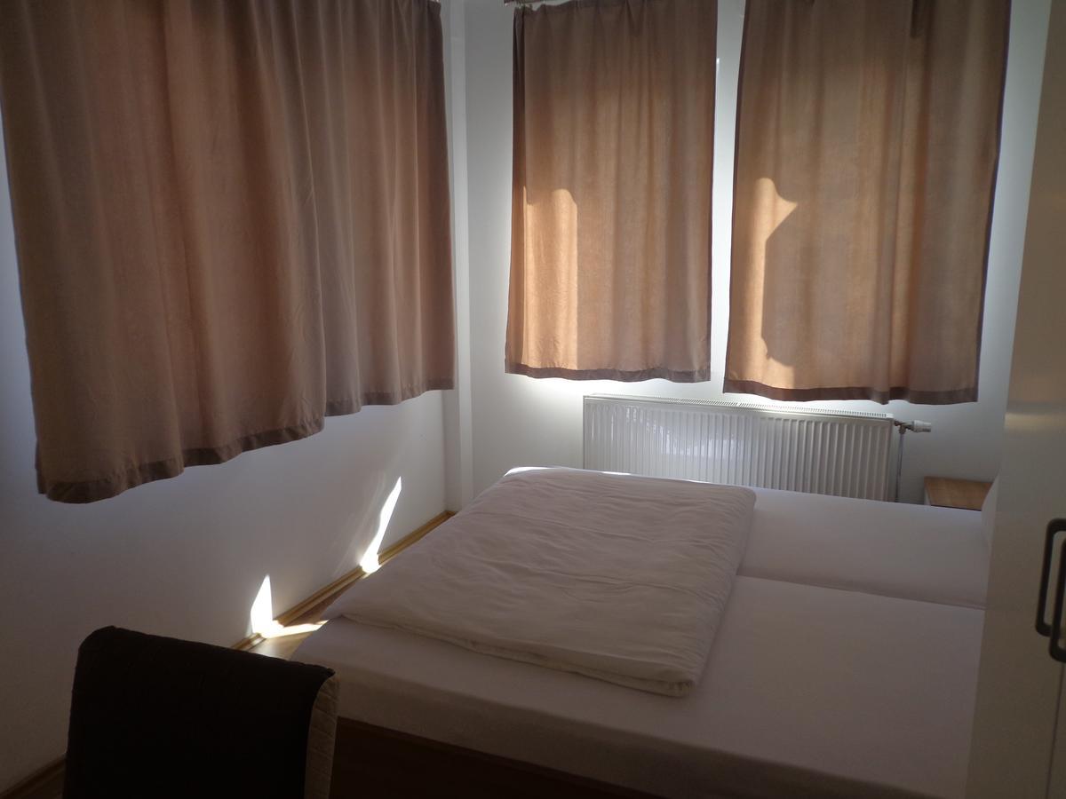 Hotel Rio Pristina Esterno foto