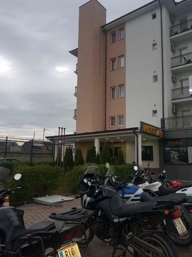 Hotel Rio Pristina Esterno foto